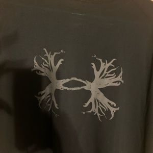 Men’s large under armour shirt